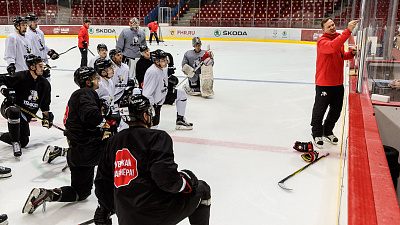 «В атаке хотим играть ярко, непредсказуемо, а в обороне — солидно». ХК «Трактор» готовится к новому сезону
