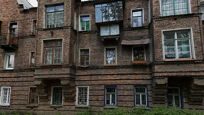 Замыкает проводку и течет крыша. Жители «Немецкого квартала» хотят переселиться в другие дома