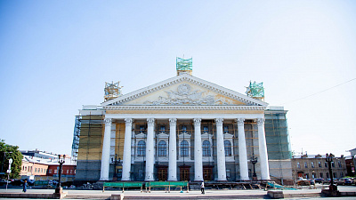 В Челябинске приводят в порядок фасады знаковых мест