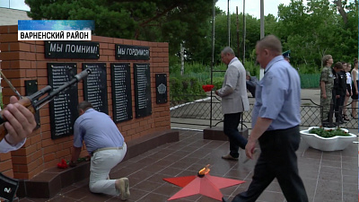 Школьники подарили поселку памятник воину-освободителю