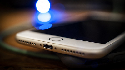 Работникам банков могут запретить пользоваться смартфонами