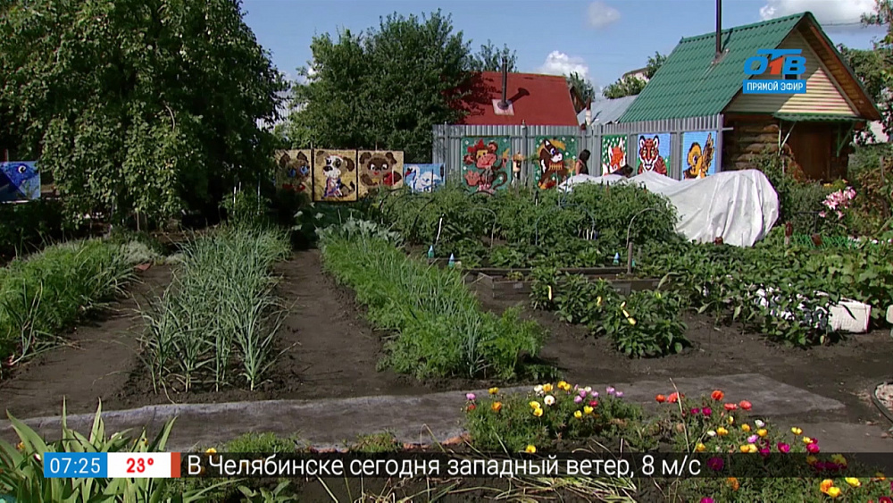 Панно из крышек