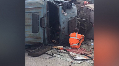 В Челябинске ЗИЛ перекрыл путь автомобилистам. Видео