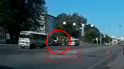 Аварию на Дзержинского зафиксировал видеорегистратор