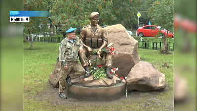 В Кыштыме установили памятник солдату-десантнику