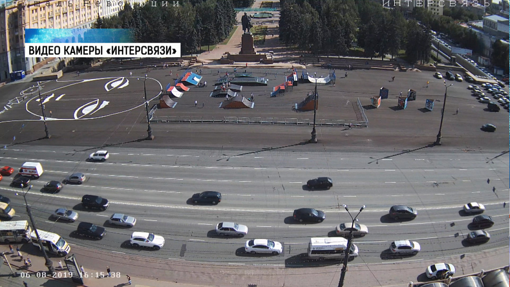 На площади Революции появился арт-объект