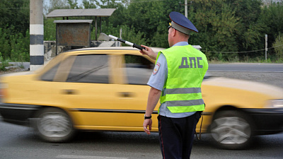 Мигранта, которому запрещен въезд в Россию, поймали за рулем «Яндекс.Такси» в Челябинске