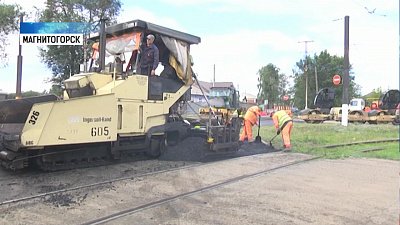 На улице Маяковского обновляют дорожное полотно