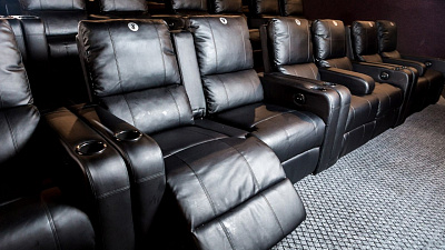 «Провели полную реконструкцию». На Северо-Западе Челябинска открылся «Мягкий кинотеатр»