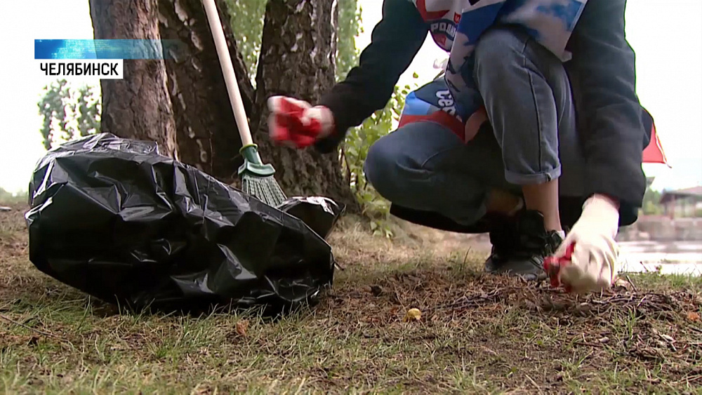 Общественники очистили берег Изумрудного карьера