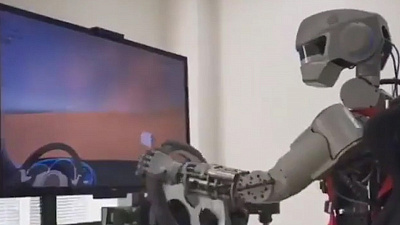 Робот Фёдор собирается в космос. Видео