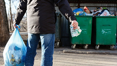 Жителям Чесменского района полтора года присылают квитанции за вывоз мусора, но его никто не забирает