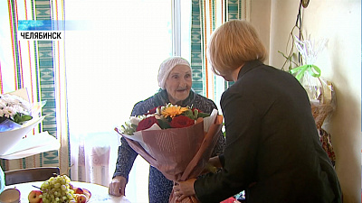 Ирина Гехт поздравила медсестру-долгожительницу