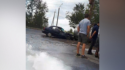 Легковушка столкнулась с «КамАЗом» в Магнитогорске