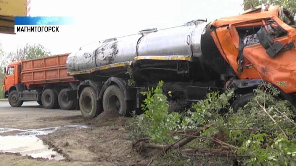 В Магнитогорске перевернулась цистерна с молоком
