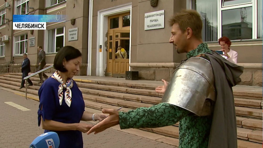 Дон Кихот вручил приглашение на открытие памятника