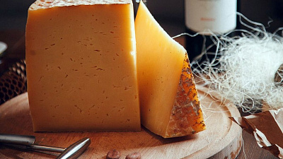 «Запрос на ремесленные сыры». В Челябинске открылся магазин сыровара из Свердловской области