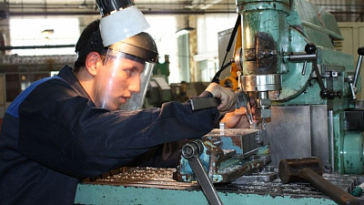 Среди молодежи растет популярность рабочих профессий