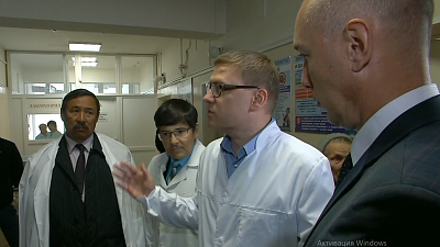 Проблема с очередью в больнице решилась за час после визита Текслера