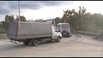 Мелентьевский мост продолжают ремонтировать