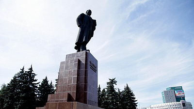 Подрядчик, с нарушениями реконструировавший памятника Ленину, должен устранить все замечания