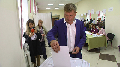 Сергей Смышляев проголосовал в родном посёлке