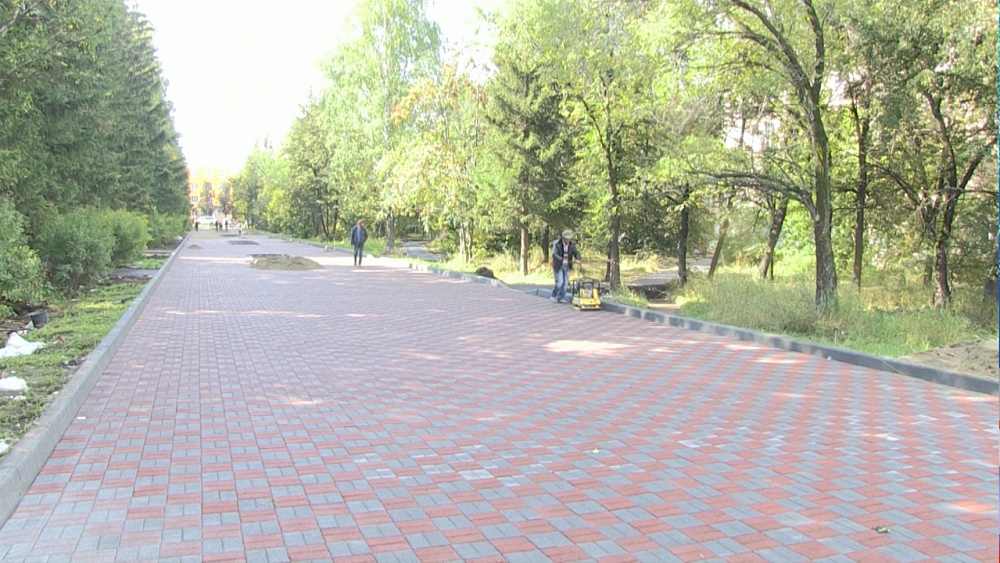 В Миассе завершается реконструкция сквера «Молодёжный»