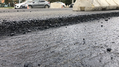 В управлении дорожного хозяйства Челябинска опровергли факт укладки асфальта в дождь