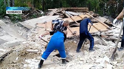 Шесть щенков спасли из под завалов разрушенного дома