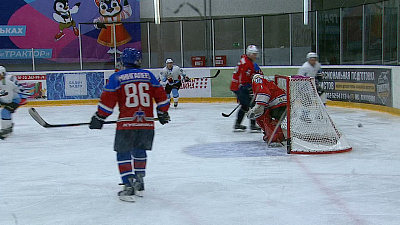Легендарные «Стрижи» сыграли с челябинцами в хоккей
