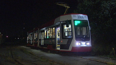 Новый трамвай, уже несколько раз выходивший из строя, тестируется бесплатно для города