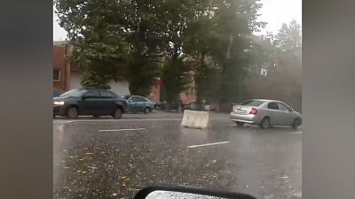 Непогода устроила шоу на дорогах Челябинска. ВИДЕО