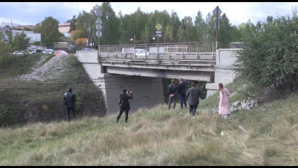 Мелентьевский мост продолжают ремонтировать