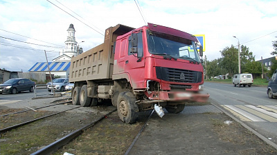 Грузовик наехал на женщину. Момент ДТП попал на видео
