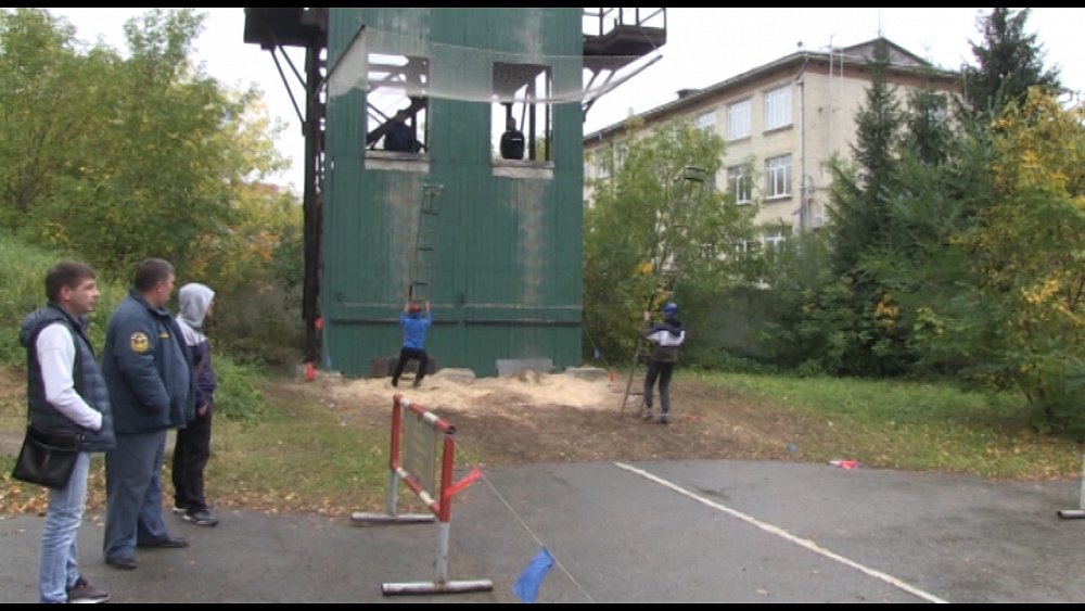 Спорт пожарных под силу школьникам