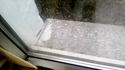 Осенний град застал врасплох жителей Челябинска