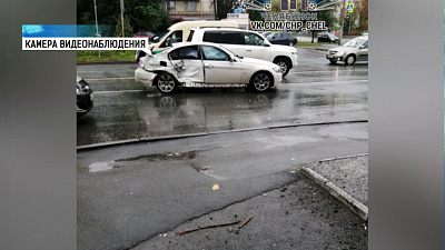 На пешеходнике в Челябинске сбили девушку На пешеходнике в Челябинске сбили девушку