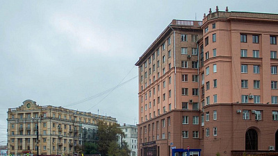 Челябинцы недовольны обновленным фасадом дома на площади Революции