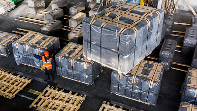 Руководство закрывающегося Челябинского электродного завода не оставит людей без работы