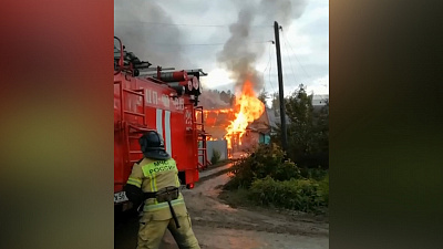 В страшном пожаре чудом не пострадали люди