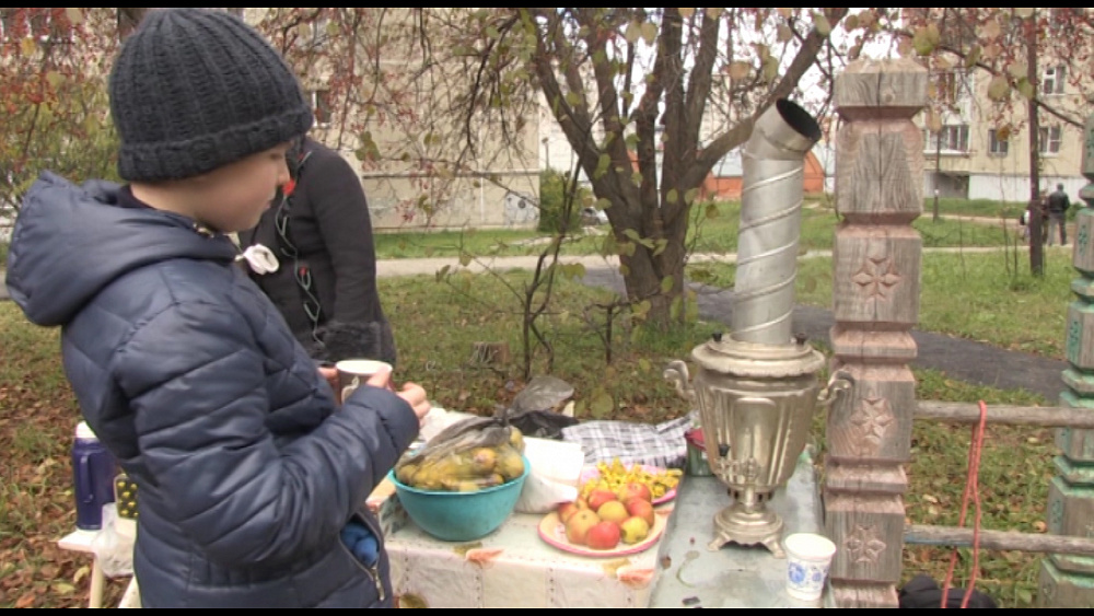 Праздник урожая прошел в Яблоневом сквере