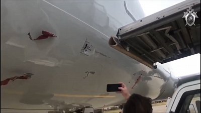 В аэропорту Челябинска трап протаранил самолет