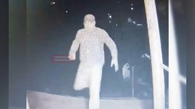 Видеорегистратор домофона зафиксировал предполагаемого маньяка