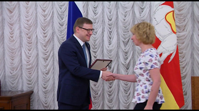Педагога из Миасса наградил губернатор