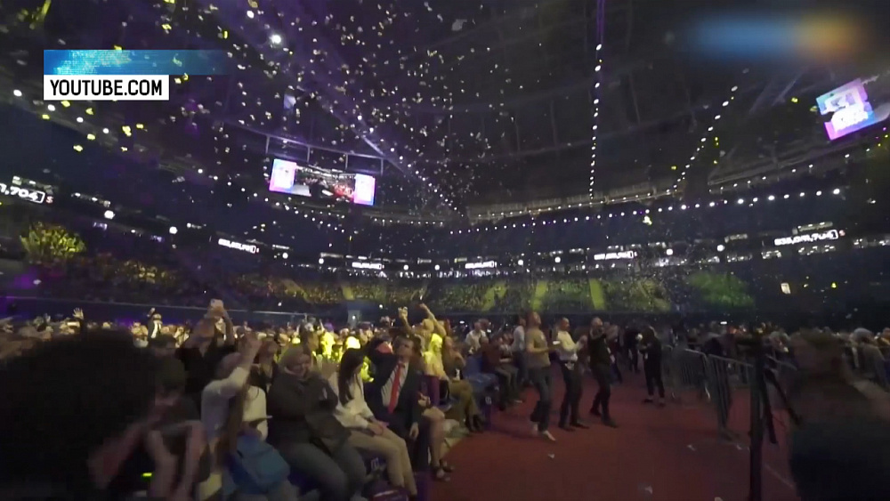 Игорь Рыбаков высыпал на зрителей «Синергии» 20 тысяч долларов