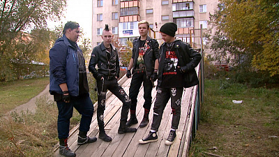 Панки отремонтировали горку