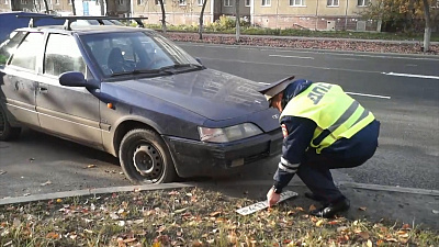 Дэу Эсперо с трудной судьбой: авто с чужими номерами увезли на спецстоянку
