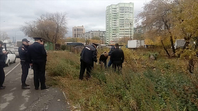 Труп в Ленинском районе: оперативная съемка места происшествия
