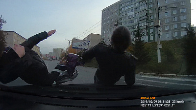 В Златоусте водитель иномарки сбил сразу двух пешеходов на «зебре»