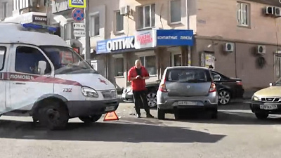 Авария на перекрестке улиц Красная и Сони Кривой